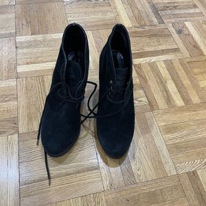 Prada shoes size 35